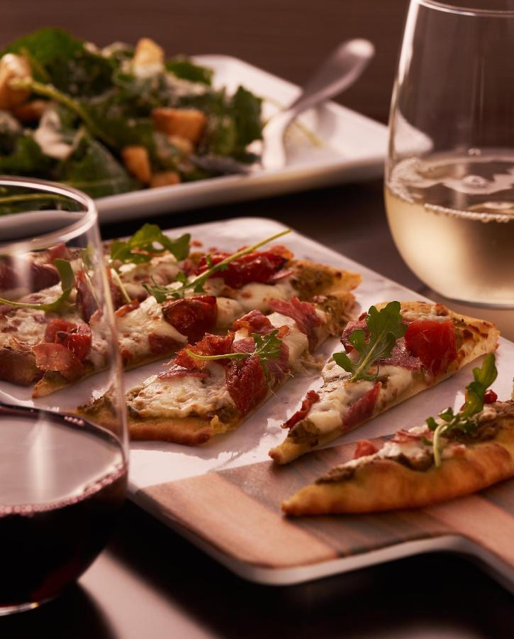 Hyatt Place Jaipur Malviya Nagar Εξωτερικό φωτογραφία A flatbread with prosciutto and mozzarella